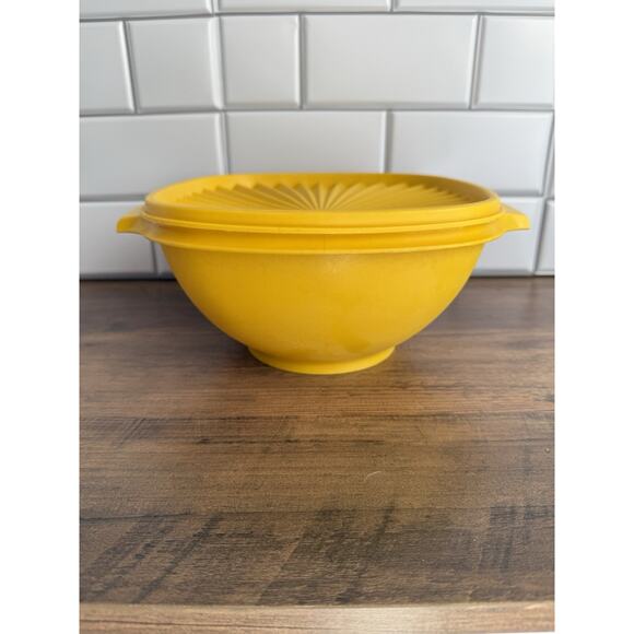 Vtg Yellow Tupperware Servalier 8" Square Bowl 1970's - Picture 1 of 8